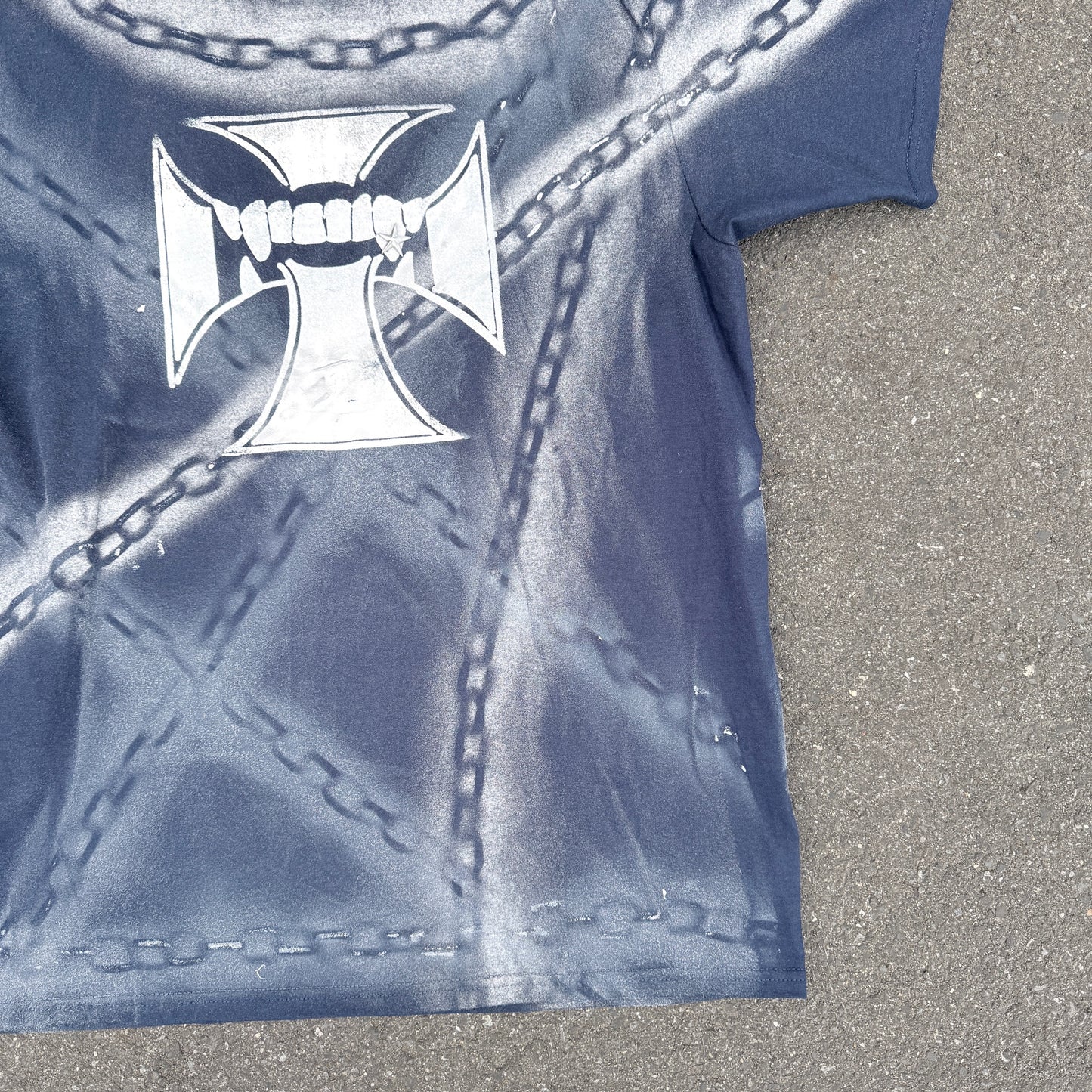 chain art iron cross T shirt