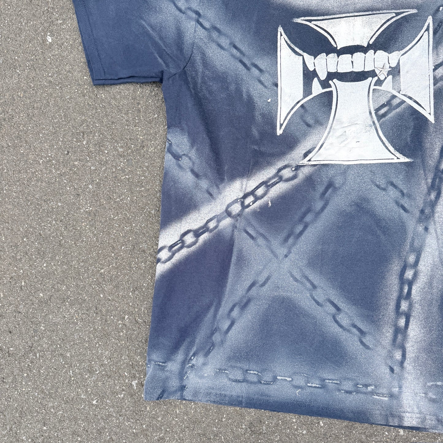 chain art iron cross T shirt