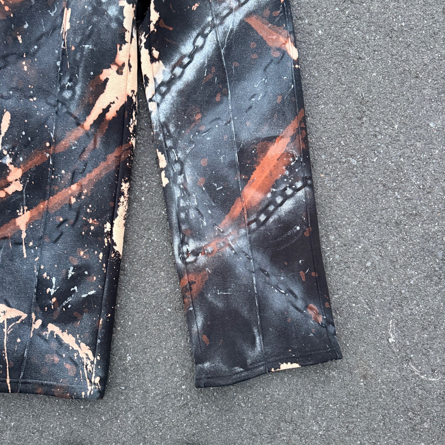 bleach sweat pants  chain art
