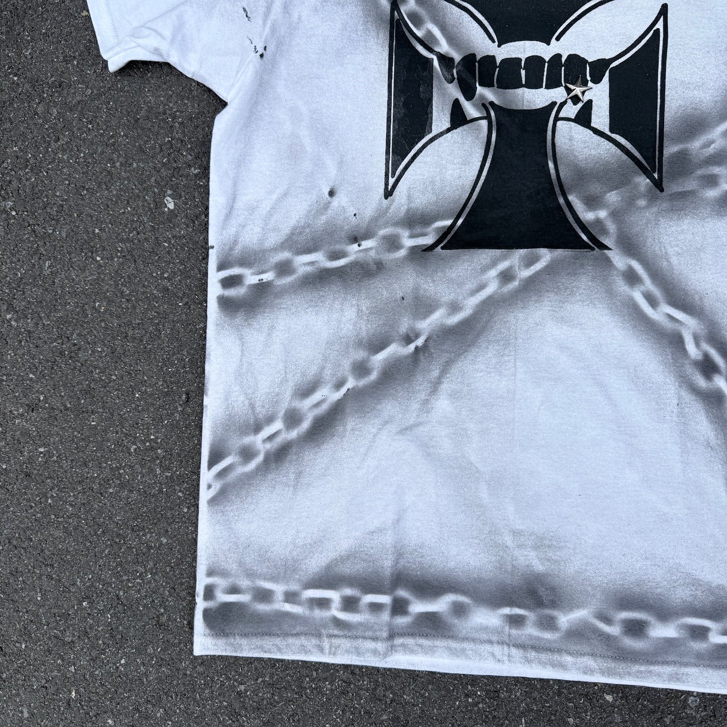 chain art iron cross T shirt