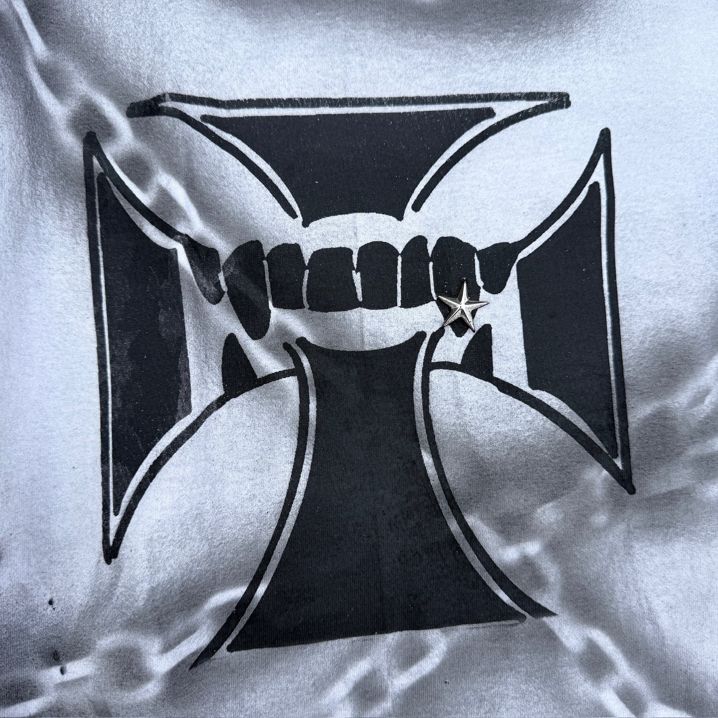 chain art iron cross T shirt