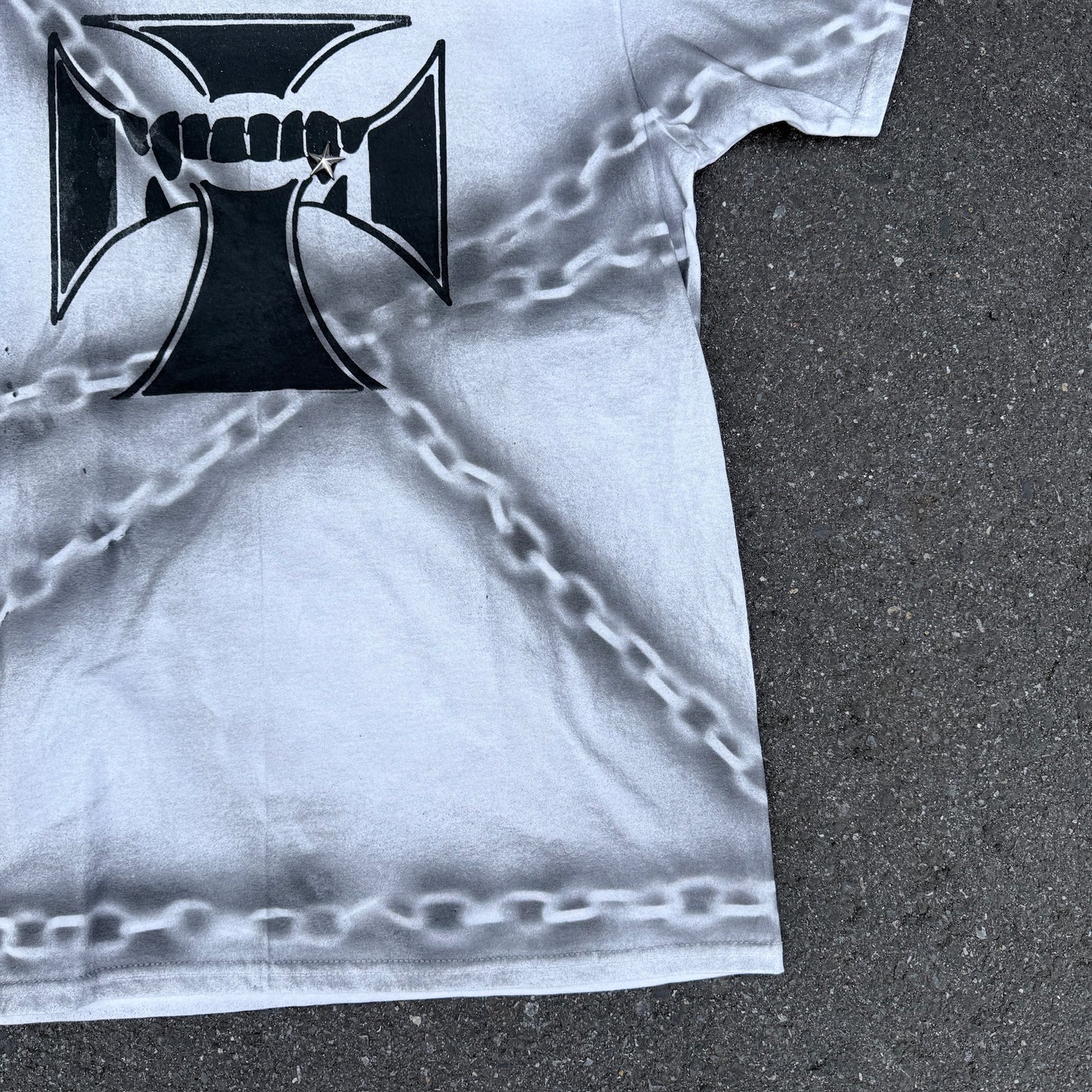 chain art iron cross T shirt