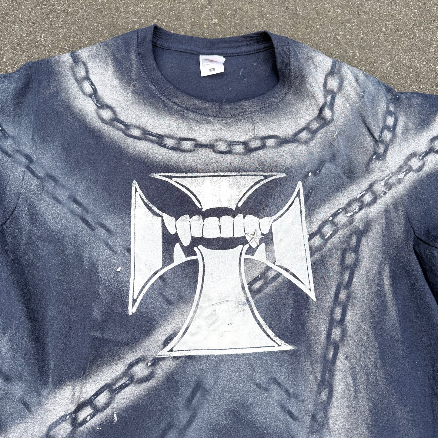 chain art iron cross T shirt